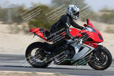 media/Dec-01-2025-Moto Forza (Mon) [[2daa91e15f]]/3-Beginner Group/Session 2 (Turn 7 Inside Pans)/